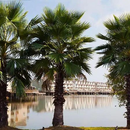 ☆Live On The Water! Lake Palmetto Palm W/ Patio - 10Min To Downtown & Beaches☆ Charleston Eksteriør billede