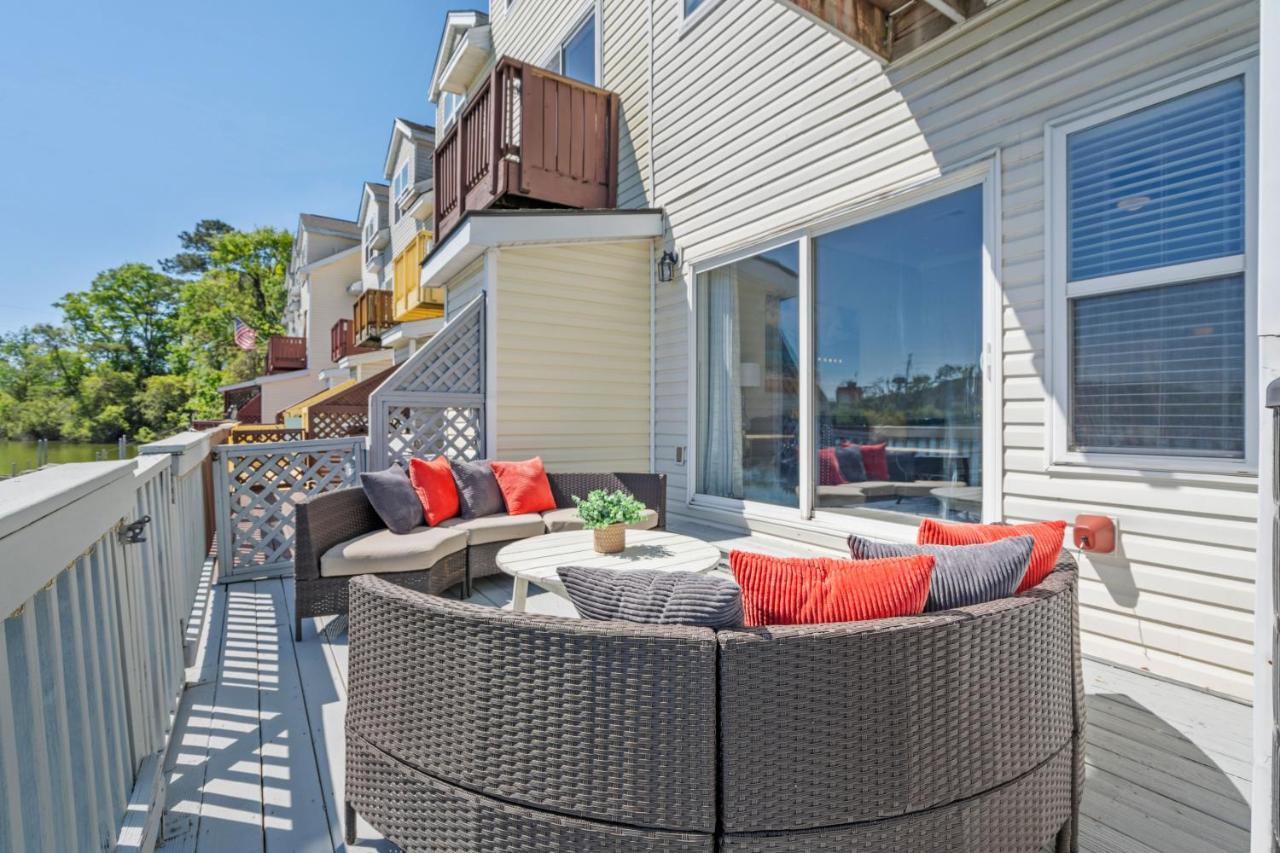 ☆Live On The Water! Lake Palmetto Palm W/ Patio - 10Min To Downtown & Beaches☆ Charleston Eksteriør billede