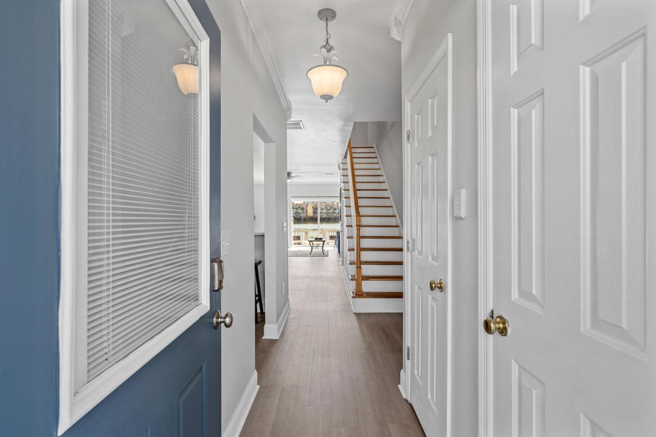 ☆Live On The Water! Lake Palmetto Palm W/ Patio - 10Min To Downtown & Beaches☆ Charleston Eksteriør billede