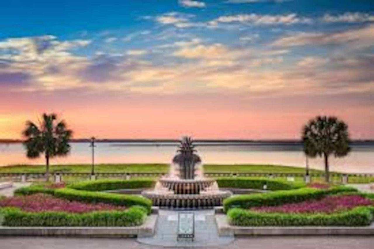 ☆Live On The Water! Lake Palmetto Palm W/ Patio - 10Min To Downtown & Beaches☆ Charleston Eksteriør billede